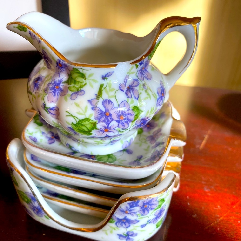 Porcelain ashtrays and holder and mini pitcher